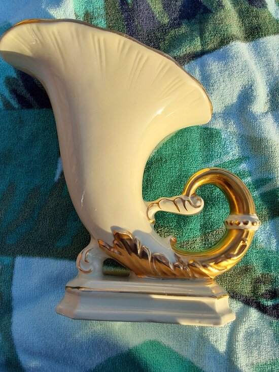 Handbags - GORGEOUS VINTAGE HORN OF PLENTY WITH GOLD